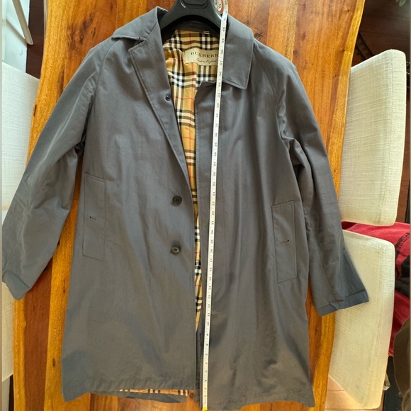 Burberry car coat- worn twice. grey with classic plaid, lightweight cotton - Picture 6 of 8